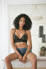 Nu artistique: Séance photo lingerie boudoir avec Yanne Bisi par le photographe Antonio Barros